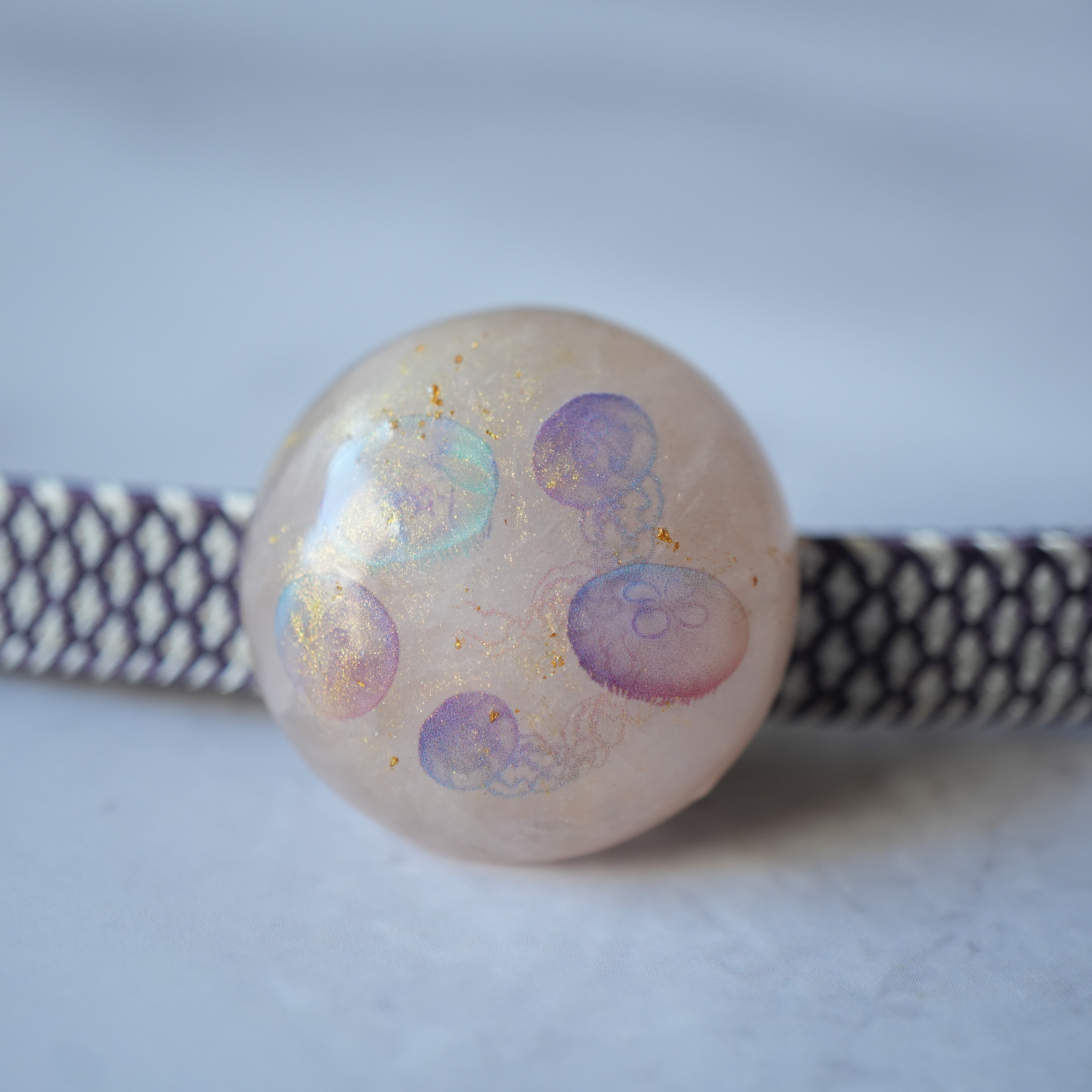 天然石ローズクォーツとクラゲの帯留め　ブローチ 夏祭り・浴衣・和装アクセサリー