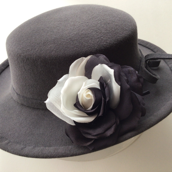 白と黒の薔薇 4枚目の画像