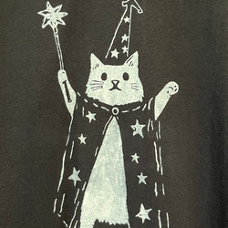 魔法使いネコさん柄　レディースビッグシルエットTシャツ綿100％【S～4L】 2枚目の画像