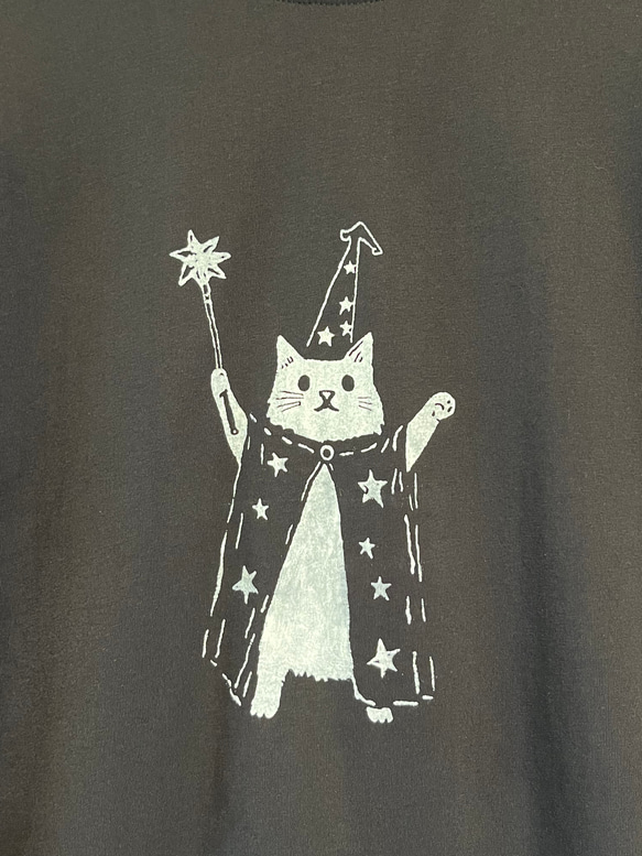 魔法使いネコさん柄　レディースビッグシルエットTシャツ綿100％【S～4L】 3枚目の画像