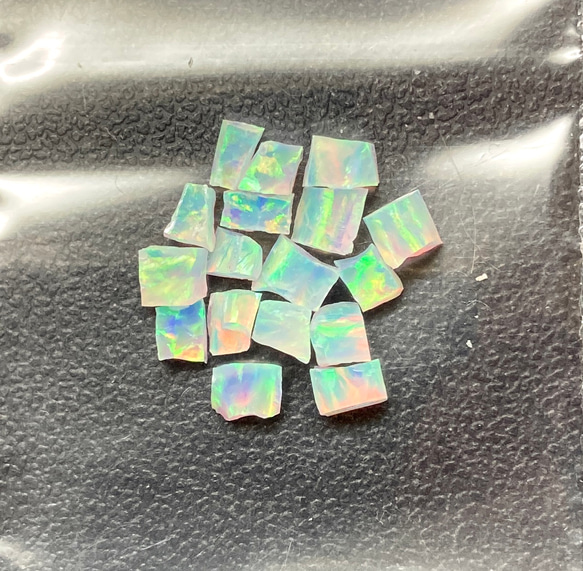 人工オパール》(ネオンオパール) 原石 ホワイト/オレンジ斑 1.0g ⑪