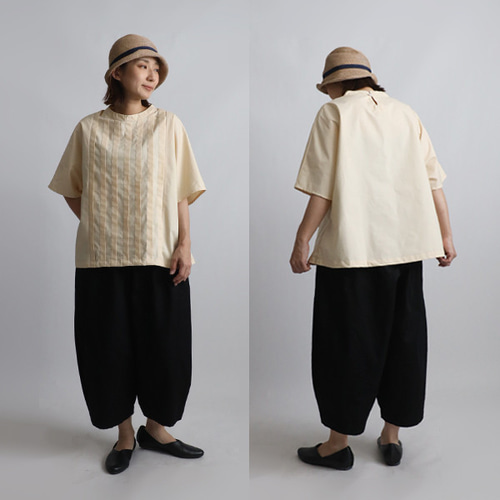 新作　コットン１００％　贅沢　縦タック　ブラウス　オーバーシャツ　ゆったり 腕の切替なし　アイボリー　夏　F34 夏SALE コットン100％ 贅沢 縦タック ブラウス オーバー