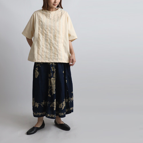 新作　コットン１００％　贅沢　縦タック　ブラウス　オーバーシャツ　ゆったり 腕の切替なし　アイボリー　夏　F34 夏SALE コットン100％ 贅沢 縦タック ブラウス オーバー