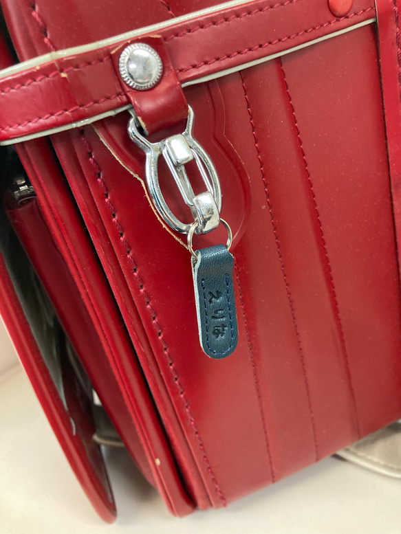 【ひらがな名入れ無料】ネームタグ・ファスナー引手「リュック・ランドセルに！」栃木レザーヌメ革 6枚目の画像