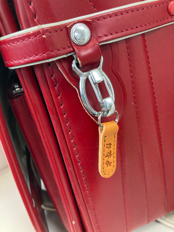 【ひらがな名入れ無料】ネームタグ・ファスナー引手「リュック・ランドセルに！」栃木レザーヌメ革 5枚目の画像