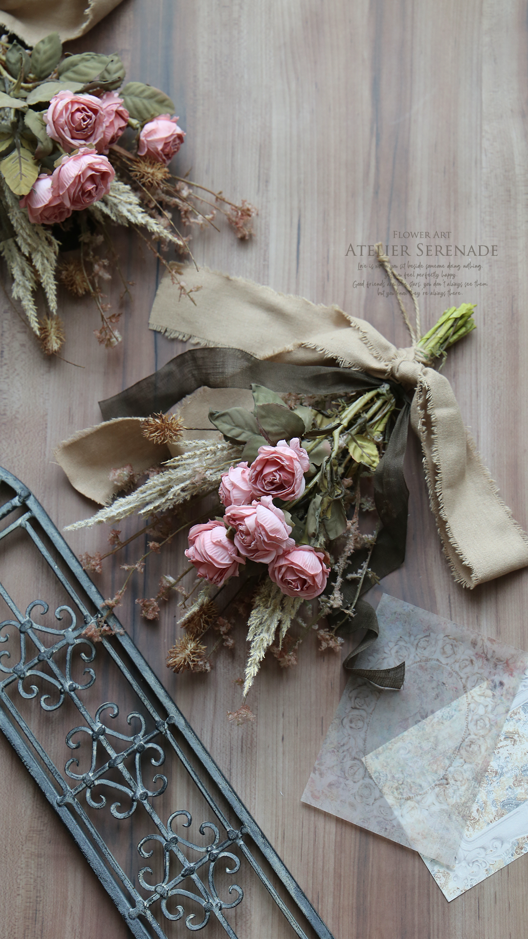 片時の憧憬  スイートローズ・スワッグ -Roses through time
