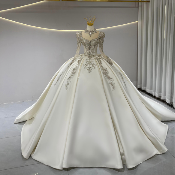 新作 韓国スタイル たっぷりビジュー 目立つ 高級サテン オフホワイト