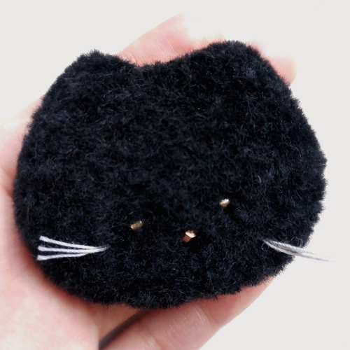 ねこちゃんブローチ(黒猫)】ふわふわ パンチニードル フリーステッチ