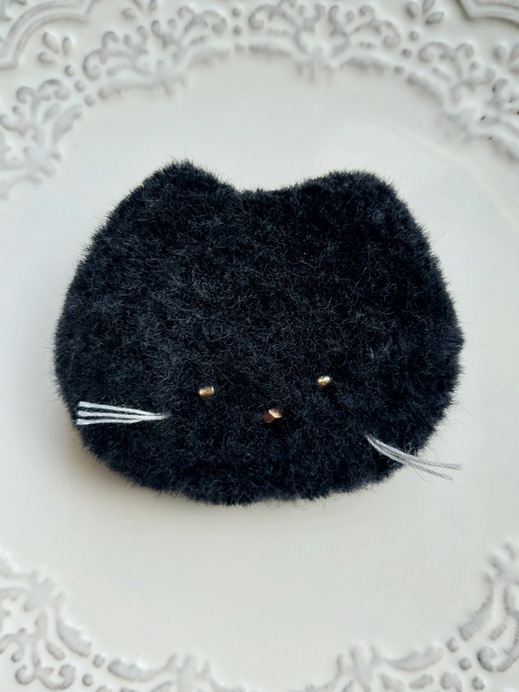 ねこちゃんブローチ(黒猫)】ふわふわ パンチニードル フリーステッチ