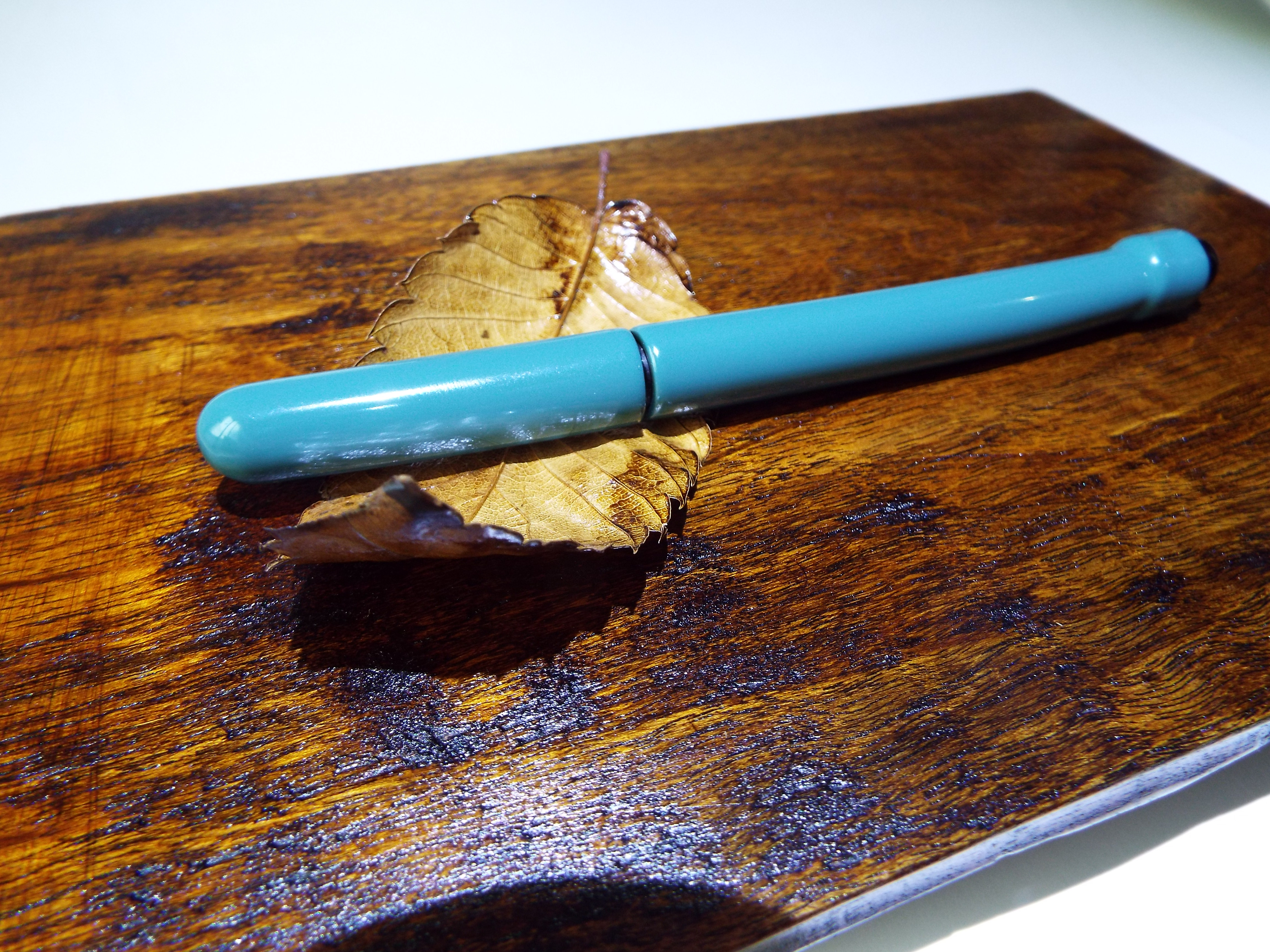 天然漆塗葦のボールペン葉巻型青色　地球環境水の浄化に人にやさしく