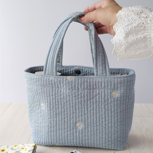 ライトブルー　サマートート 夏色さわやかライトブループチトートバッグ マーガレットの刺繍