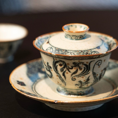 専用ページです！ 中国　古道具　茶器　骨董　蓋碗　花と虫　蝶 専用ページです！ 中国 古道具 茶器 骨董 蓋碗 花と虫 蝶 専用ページ