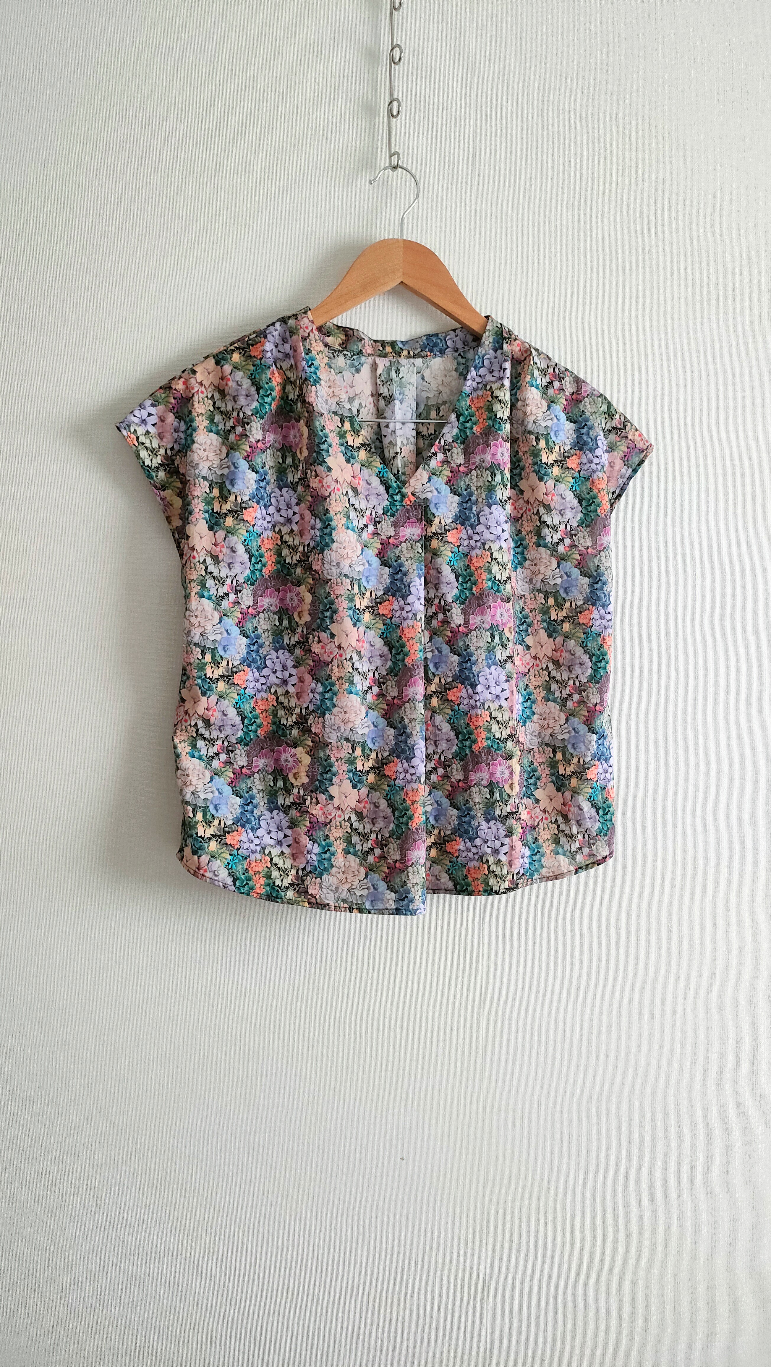 【お好きな生地で】V開きタックプルオーバー