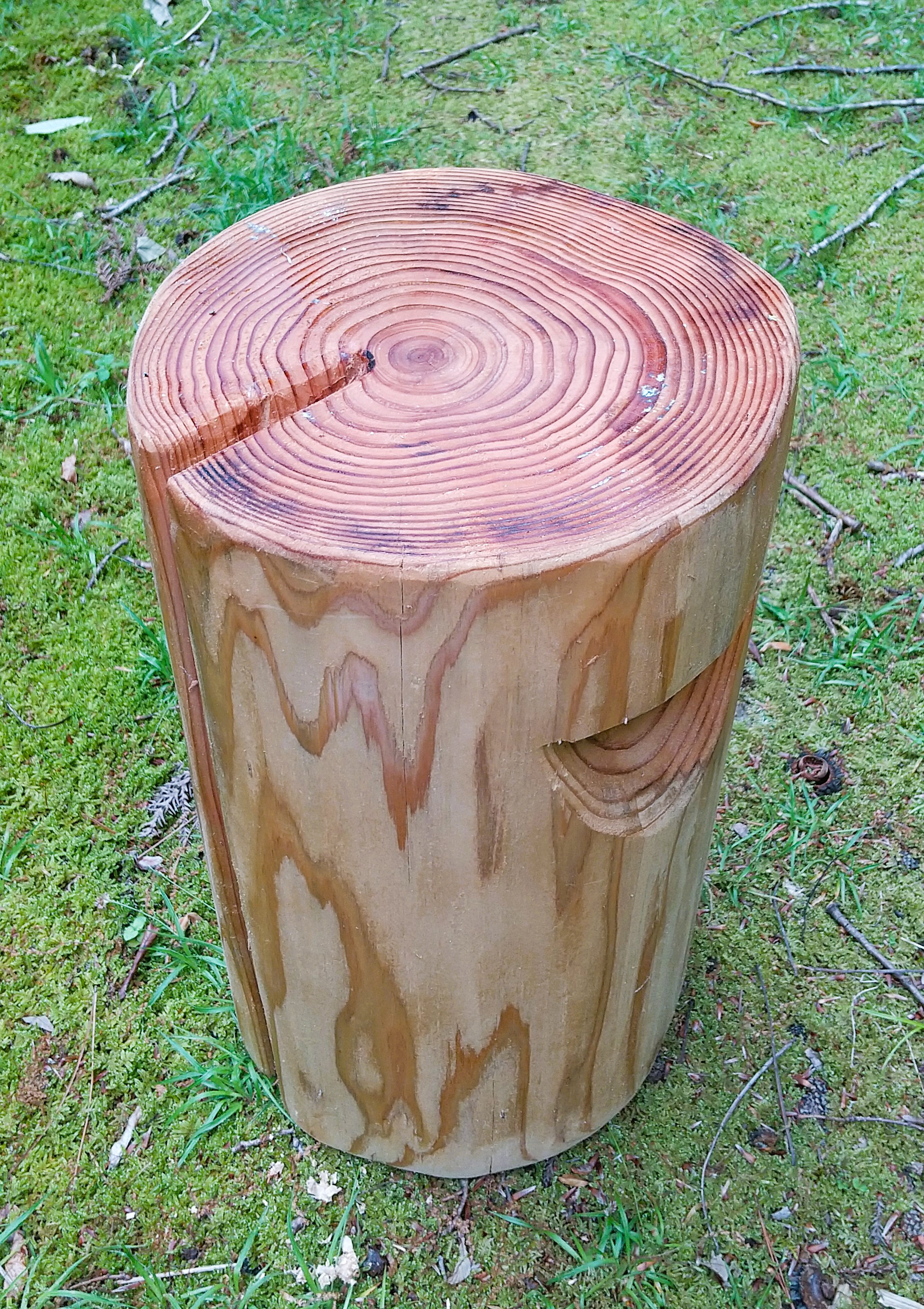 自然素材　ヒノキ丸太