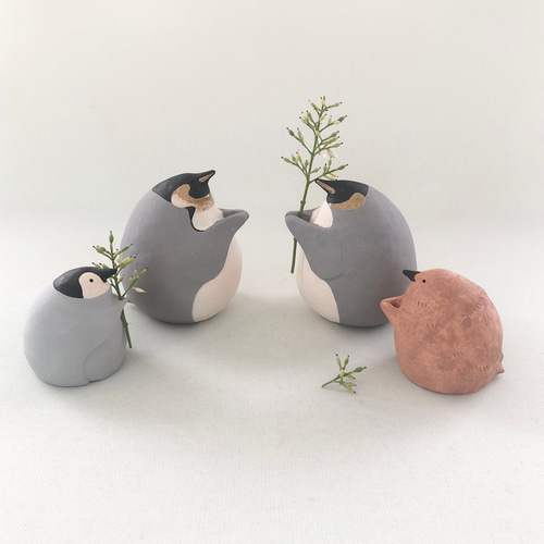 お花が持てちゃう皇帝ペンギンさんorキングペンギンさん（素焼きの