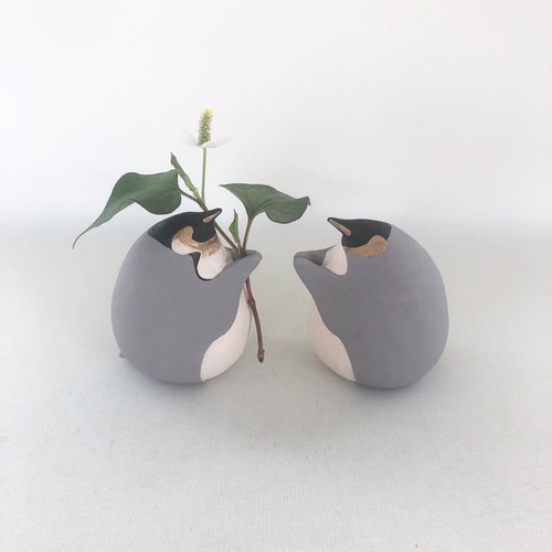 お花が持てちゃう皇帝ペンギンさんorキングペンギンさん（素焼きの