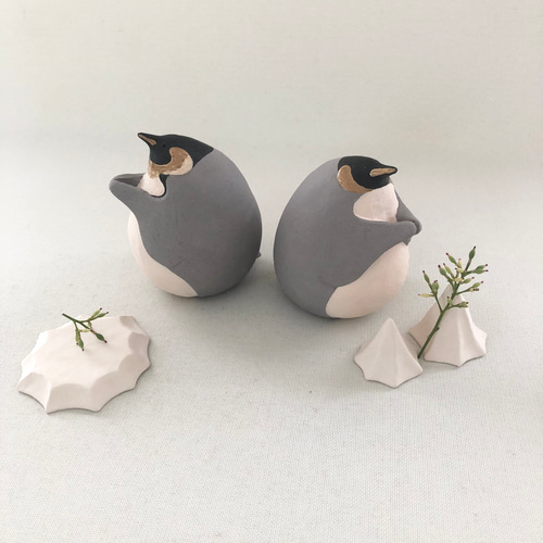 お花が持てちゃう皇帝ペンギンさんorキングペンギンさん（素焼き