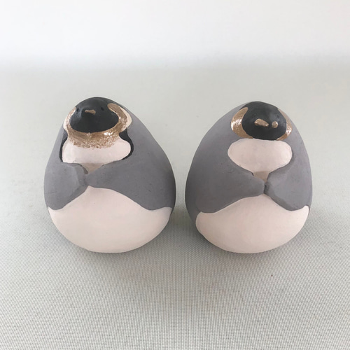 お花が持てちゃう皇帝ペンギンさんorキングペンギンさん（素焼きの