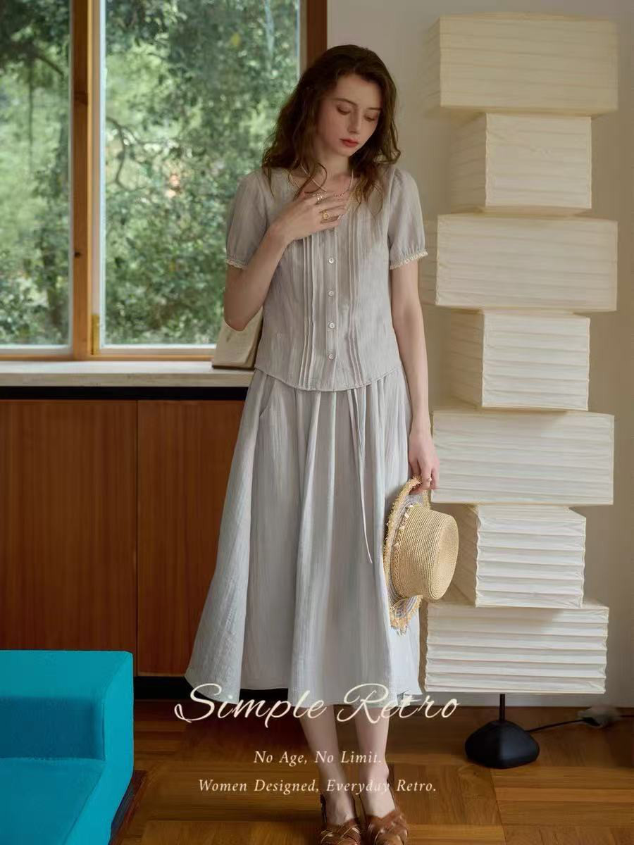 ピンタック入りブラウス　ギャザースカート