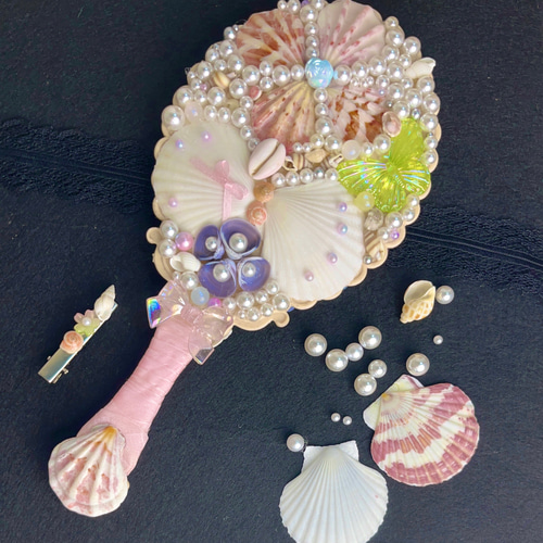 真珠と貝殻の姫鏡)貝殻の手鏡とヘアクリップ付き ハンドメイドミラー