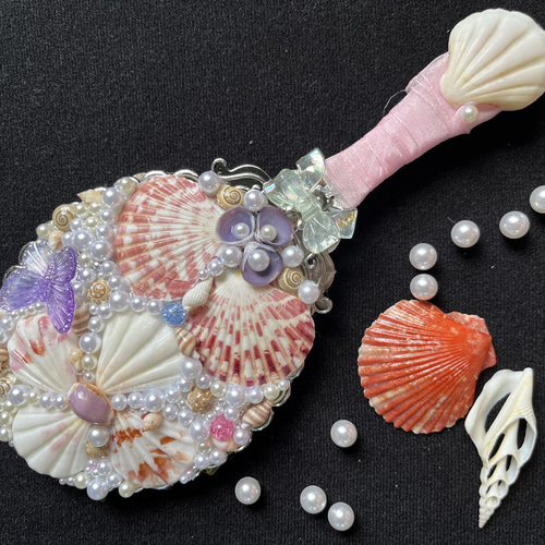 人魚のささやき」貝殻の手鏡-可愛い貝殻のヘアクリップ付き