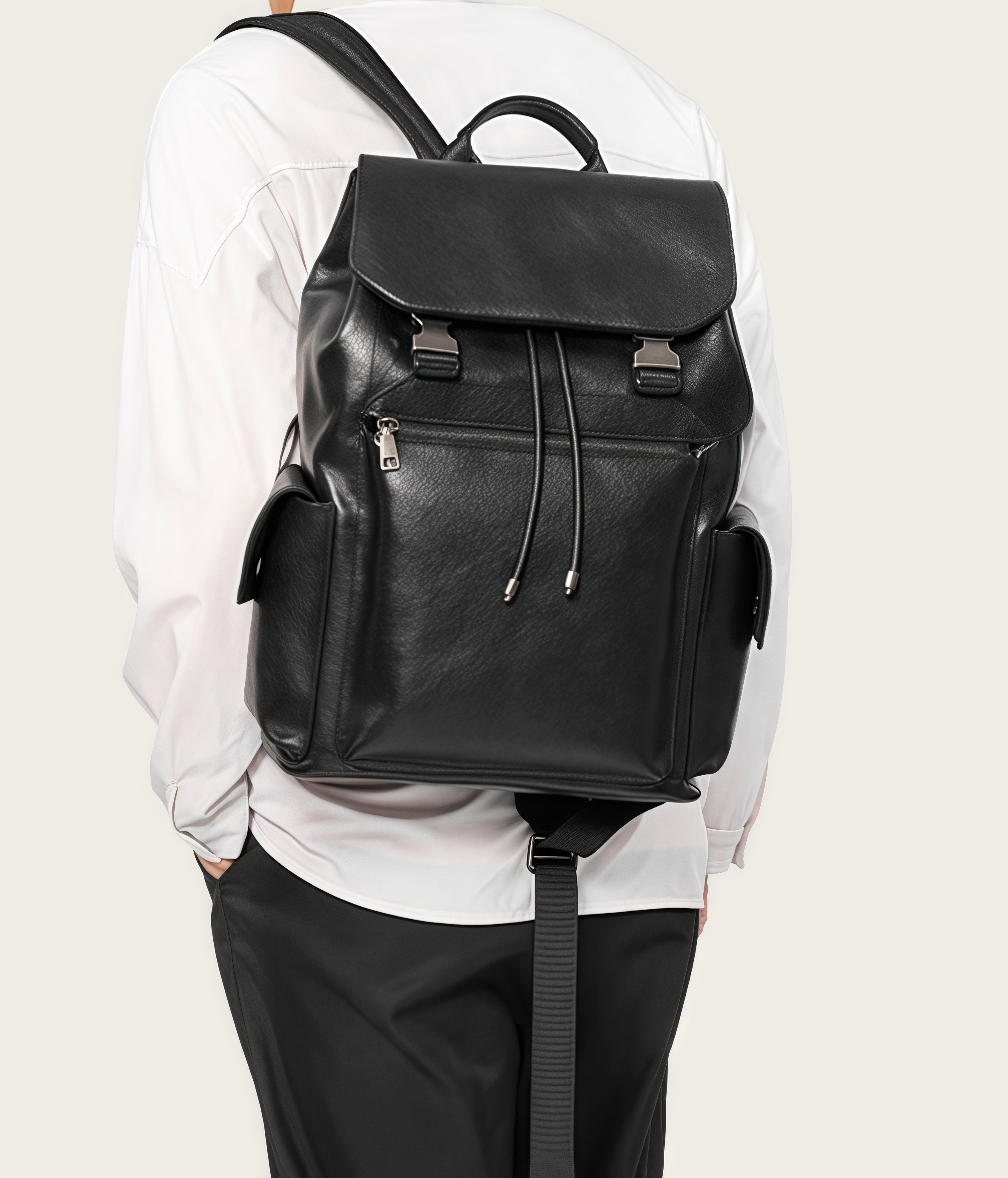 植物鞣し牛革バックパック｜22L 大容量｜ビジネスレジャー兼用｜通勤・旅行に最適