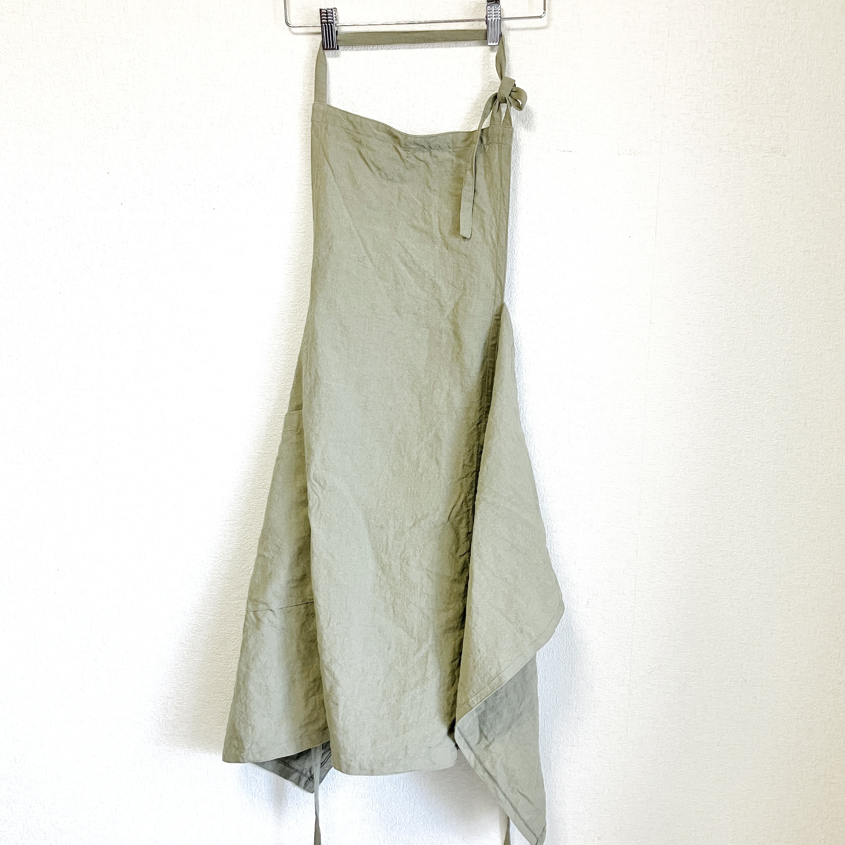 小柄なあなたに贈るベルギーリネンの華やぎワークエプロン　スモールサイズ　心地よい厚みの25番手　グラスベージュ