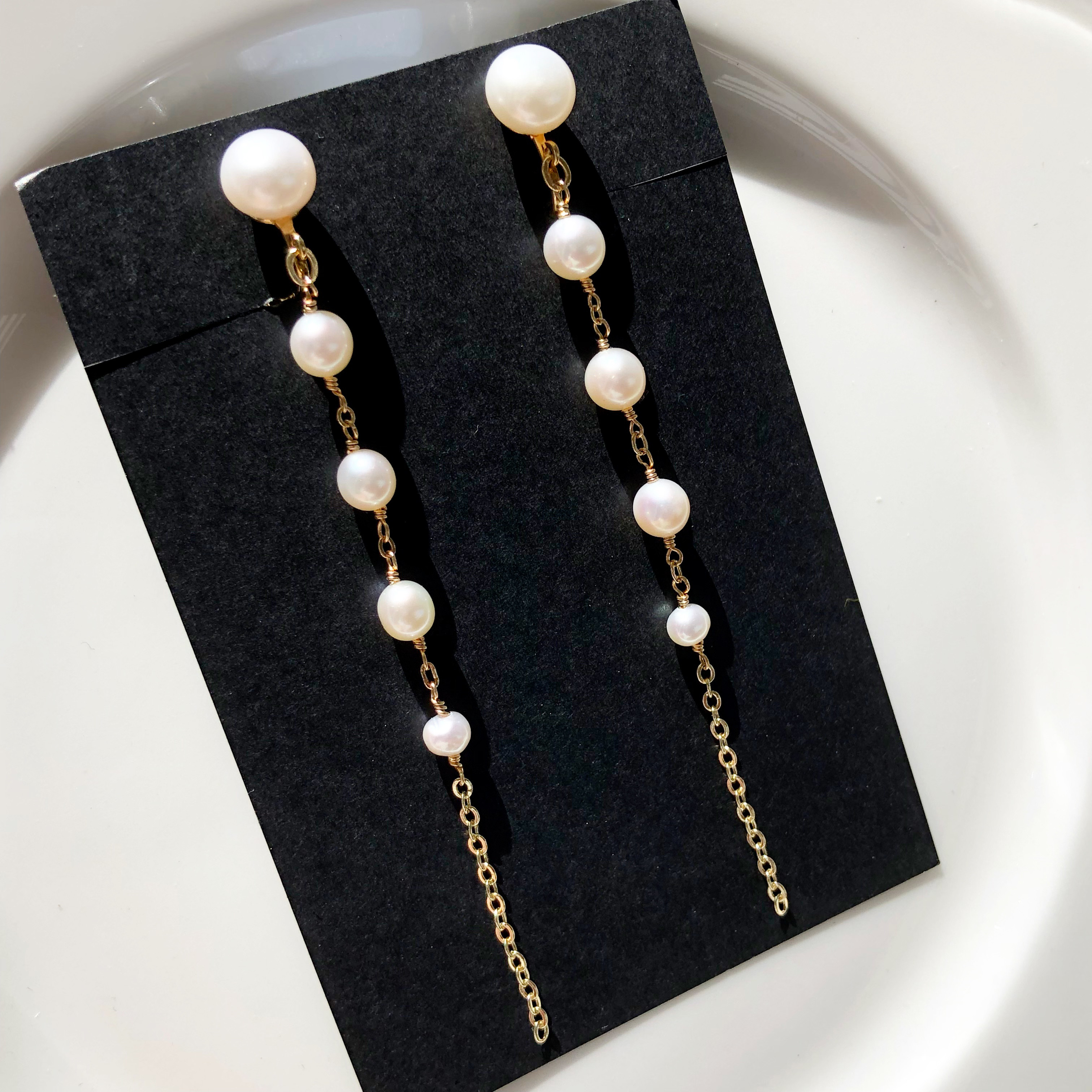 《  痛み軽減ソフトイヤリング》5連パールイヤリング