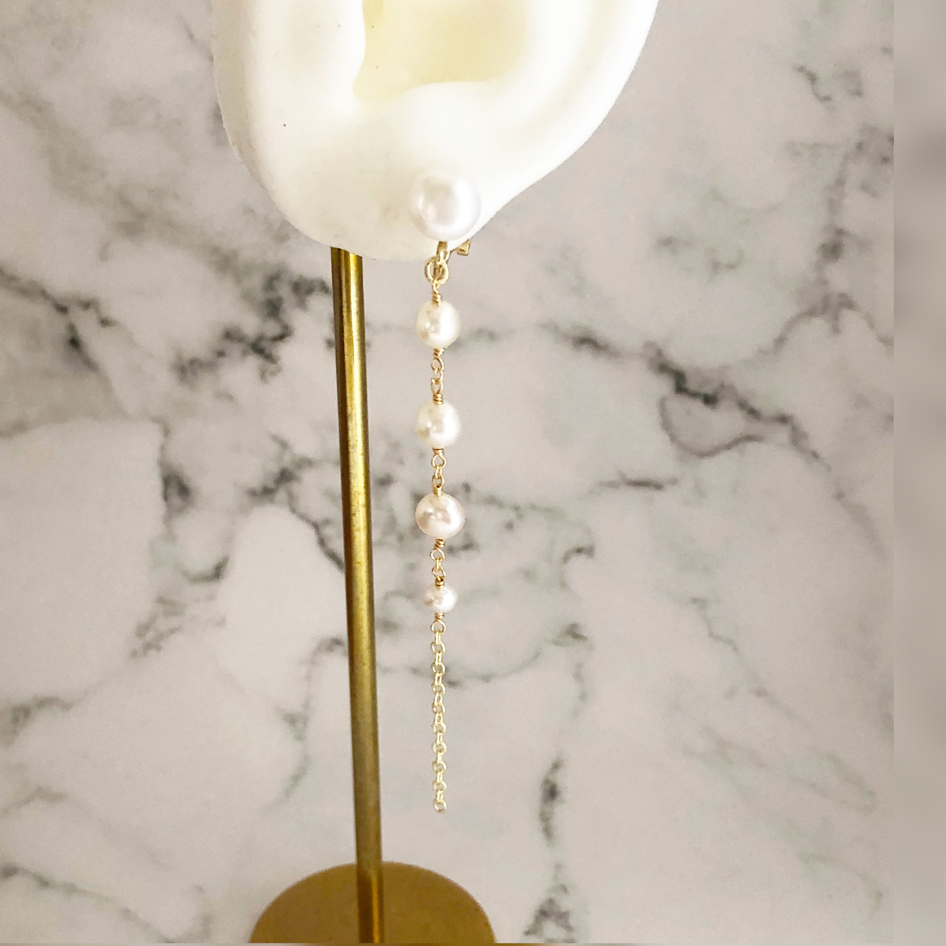 《  痛み軽減ソフトイヤリング》5連パールイヤリング