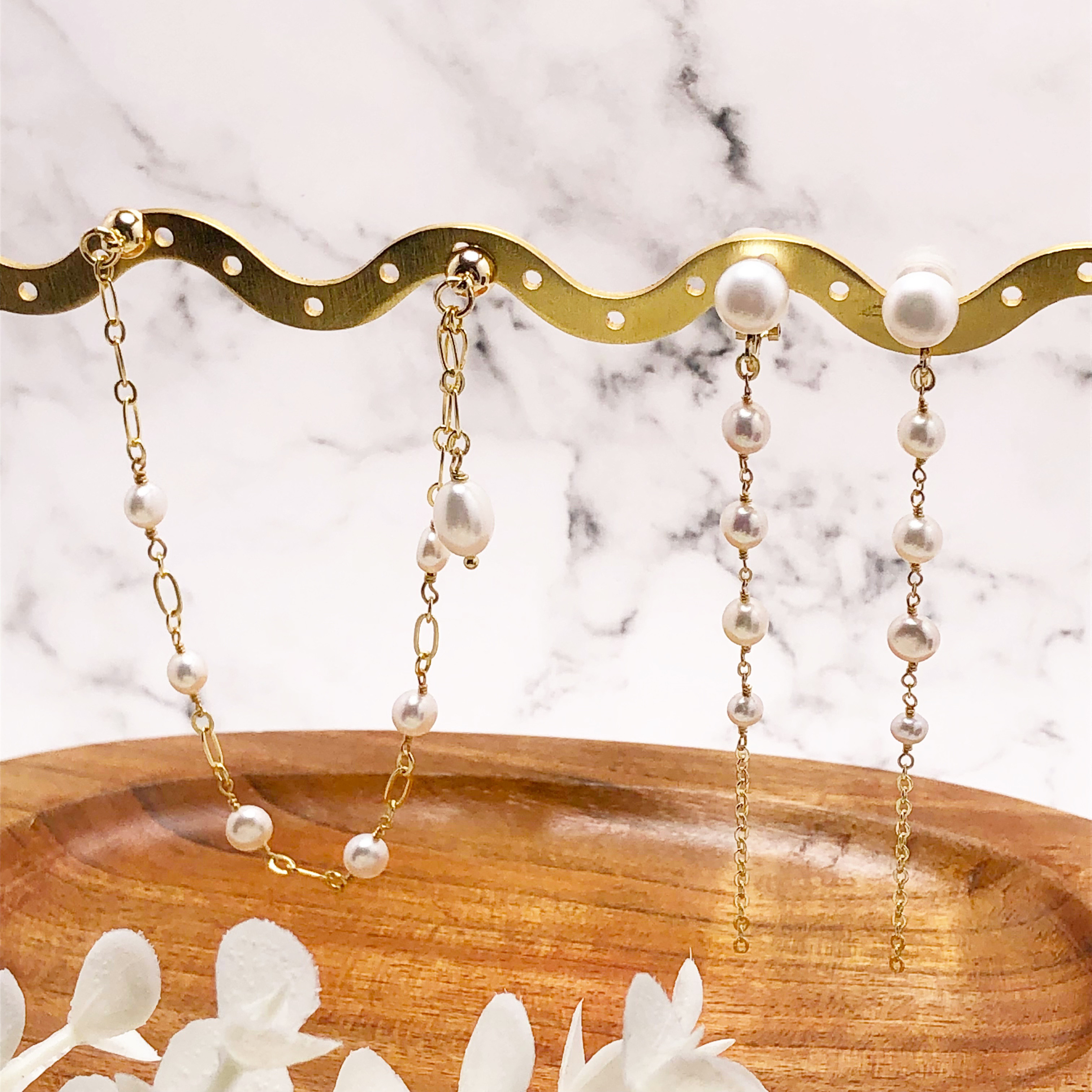 《  痛み軽減ソフトイヤリング》5連パールイヤリング