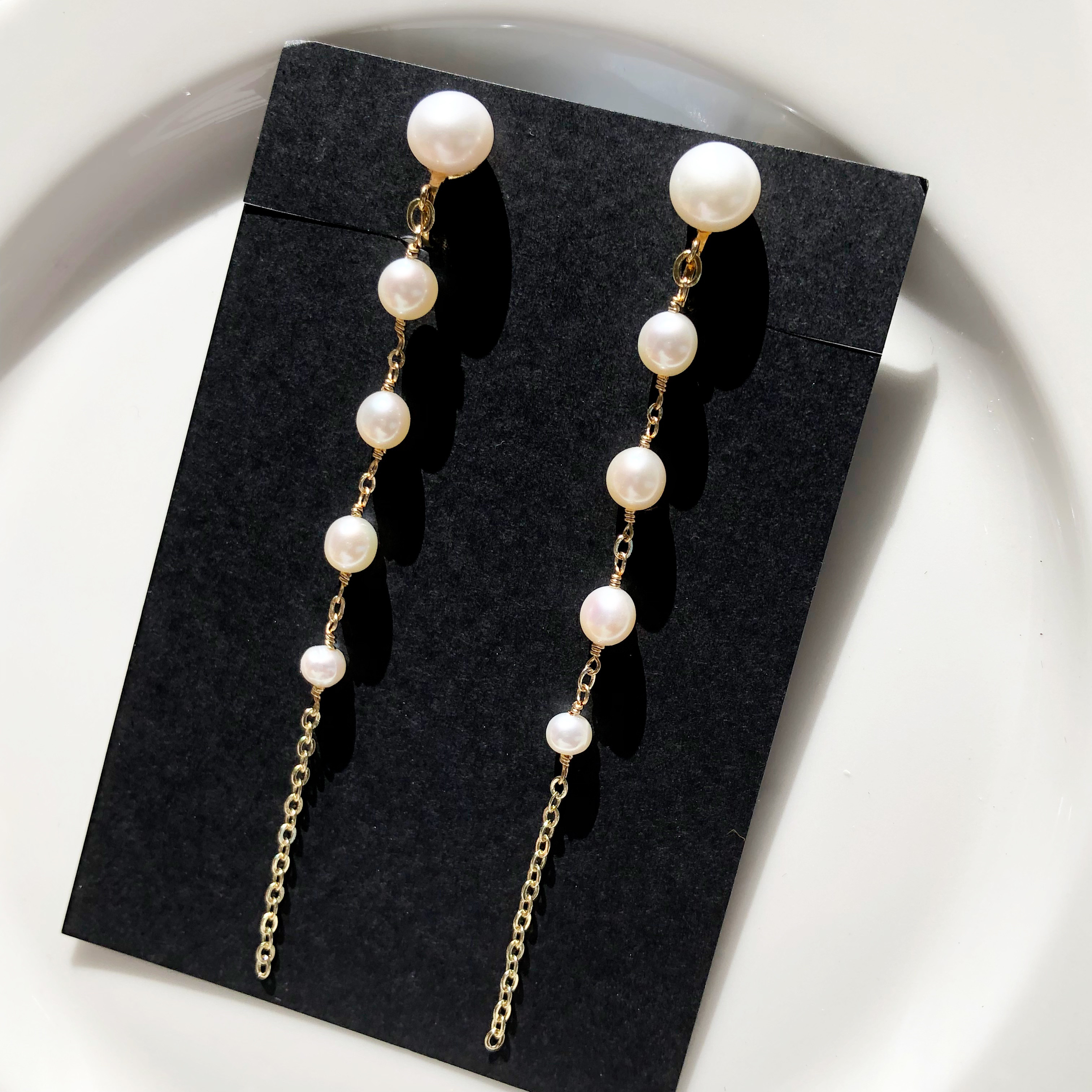 《  痛み軽減ソフトイヤリング》5連パールイヤリング