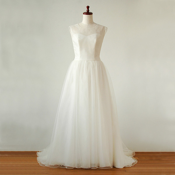 ウエディングドレス プレーンでシンプルなフレンチスリーブドレス 5号【X0936】