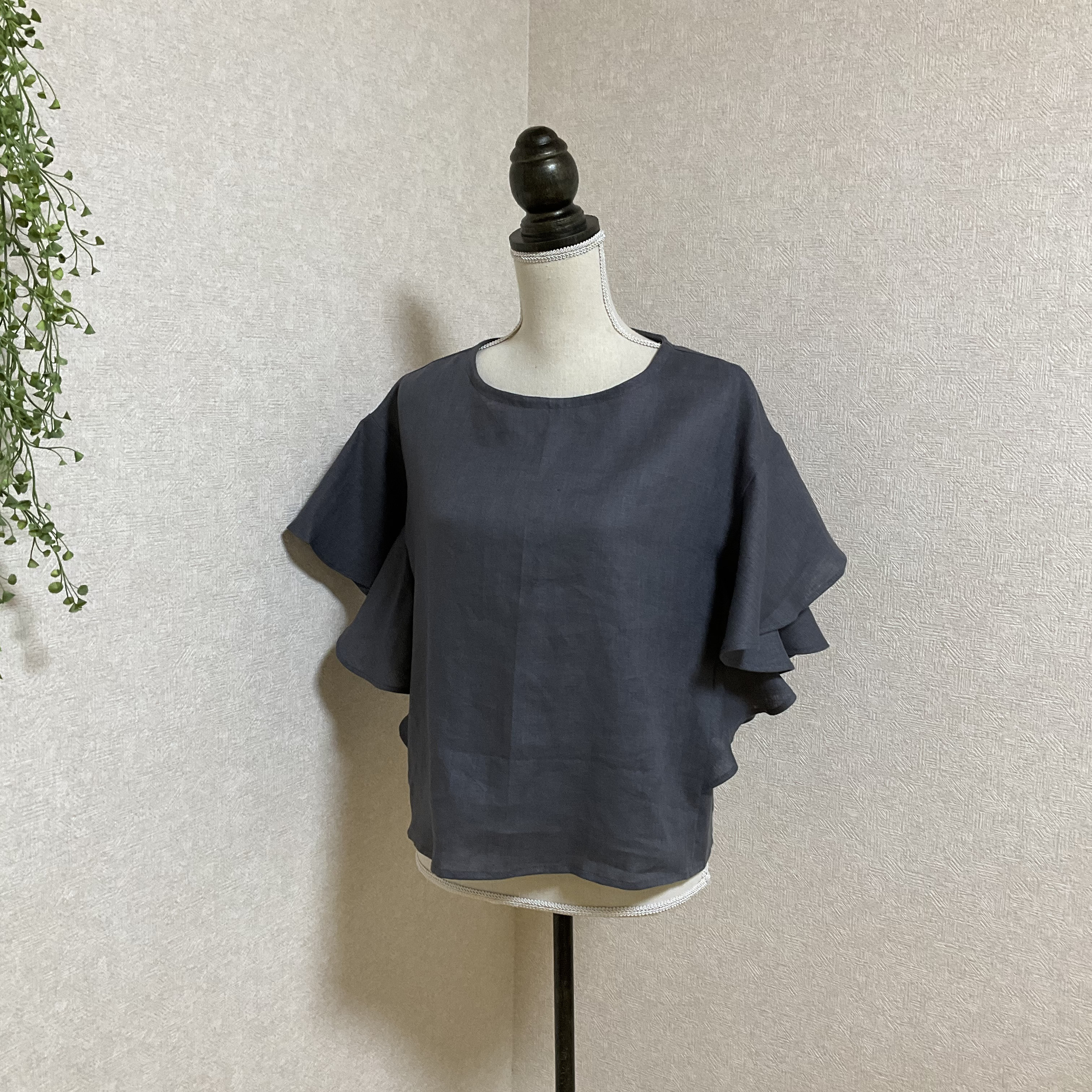 リネン100%ラッフルスリーブブラウス　ブルーグレー