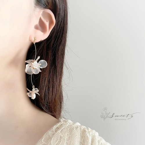 fleurs 〜ﾌﾙｰﾙ〜】ウェーブフラワーの耳飾り ピアス・イヤリング