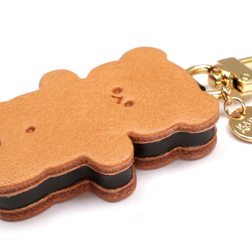 くまちゃんクッキーサンドのキーホルダー（本革製）／お菓子な革小物