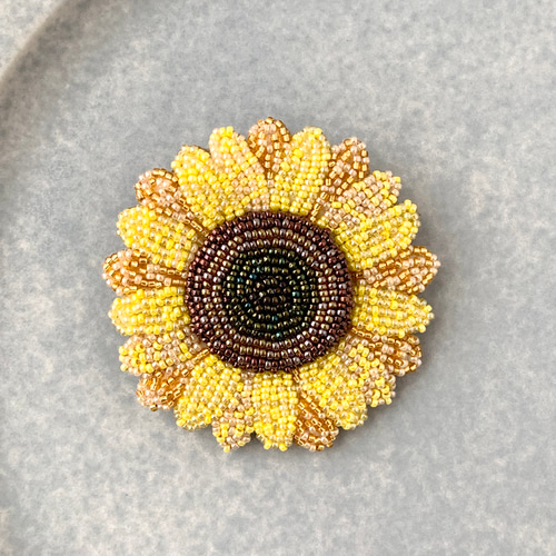 みの 洋梨 プルーン ひまわり ビーズ 刺繍ブローチ 楽天市場】チリア 田川啓二 ひまわりのブーケブローチ たがわ
