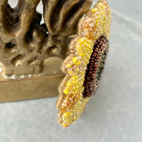 みの 洋梨 プルーン ひまわり ビーズ 刺繍ブローチ みの様 専用 洋梨 プルーン ひまわり ビーズ 刺繍ブローチ