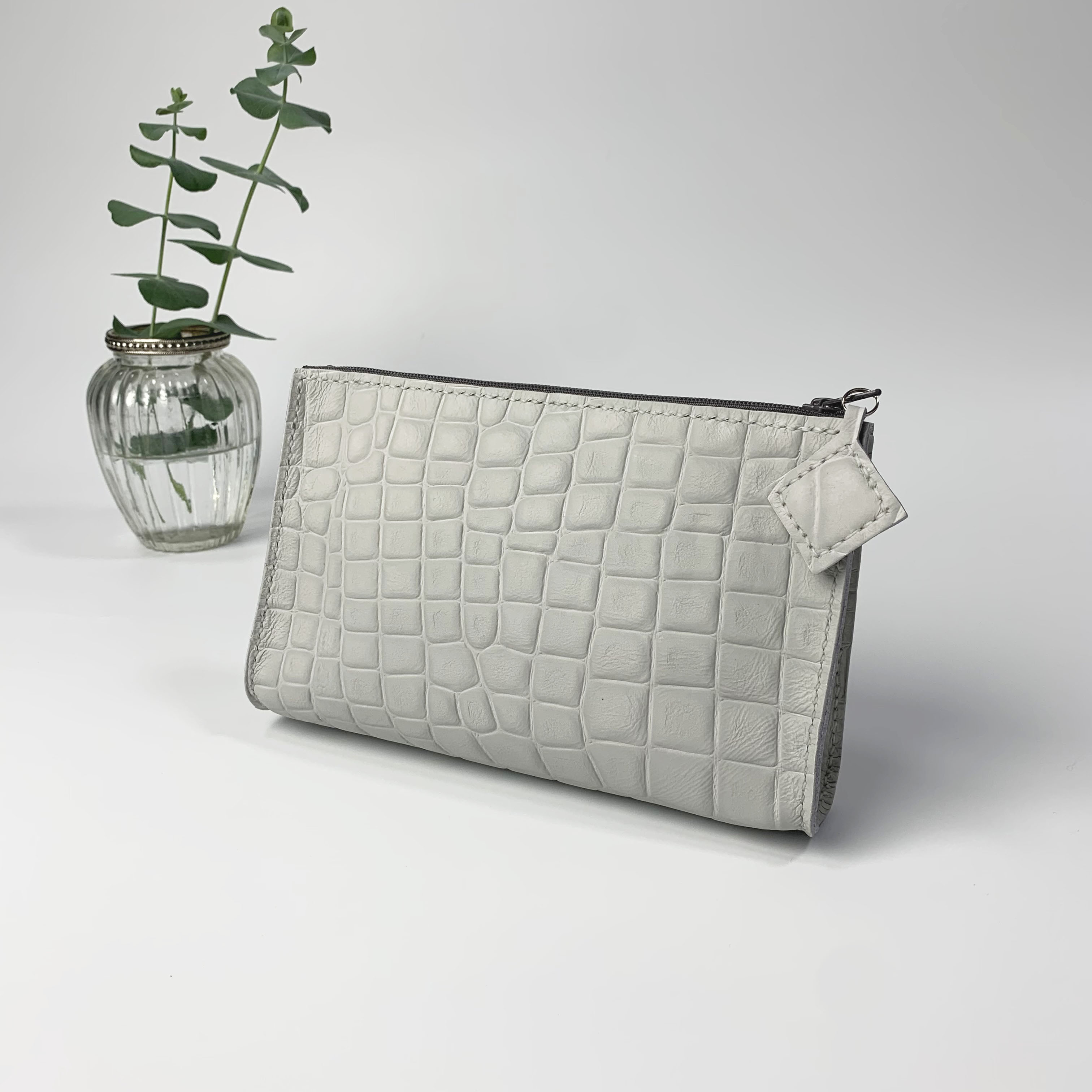 ワニ柄の本革ポーチ　ポケット付き