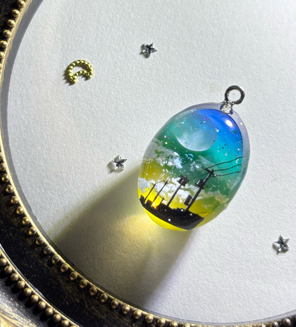 あの日の夕焼け空レジンネックレス - 郷愁誘う電線風景、大人の