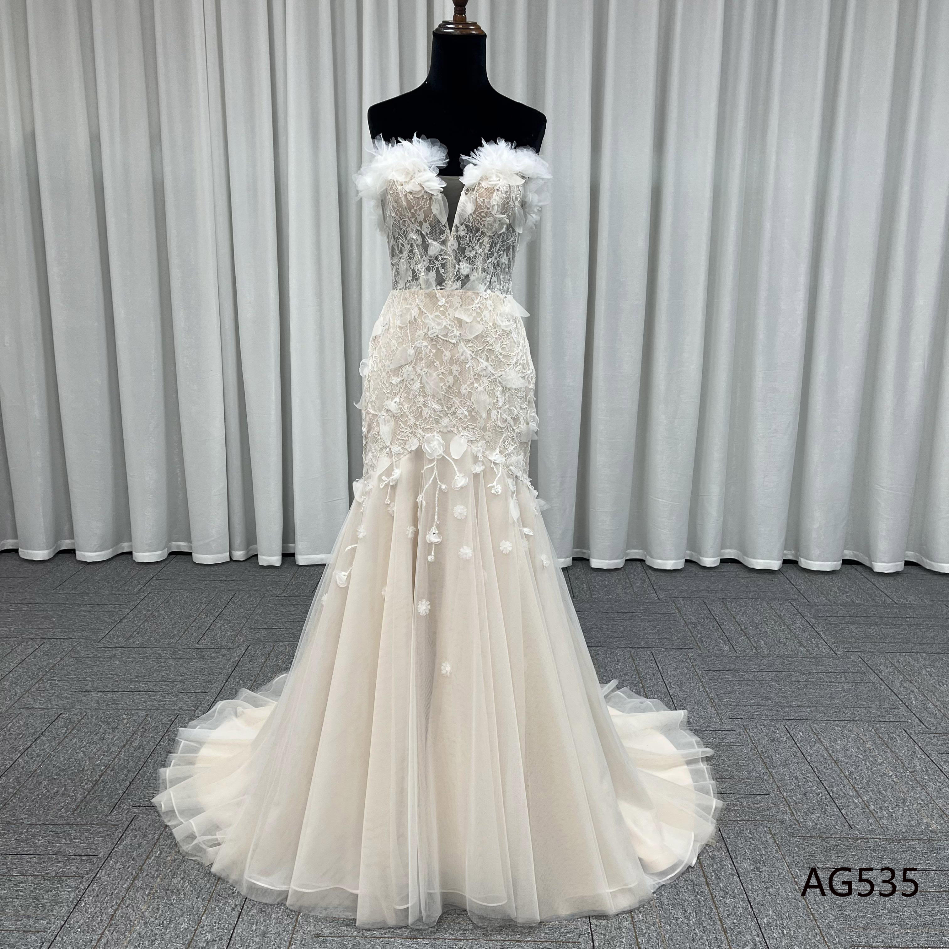 見逃さない　アイボリー　くるみボタン　ファスナー　ビスチェライン　ウェディングドレス　フランスレース　チュールマーメイド