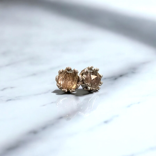 蜂 ピアス ニット ジュエリー 作家 キュービックジルコニア プラチナピアス(ペアシェイプカット