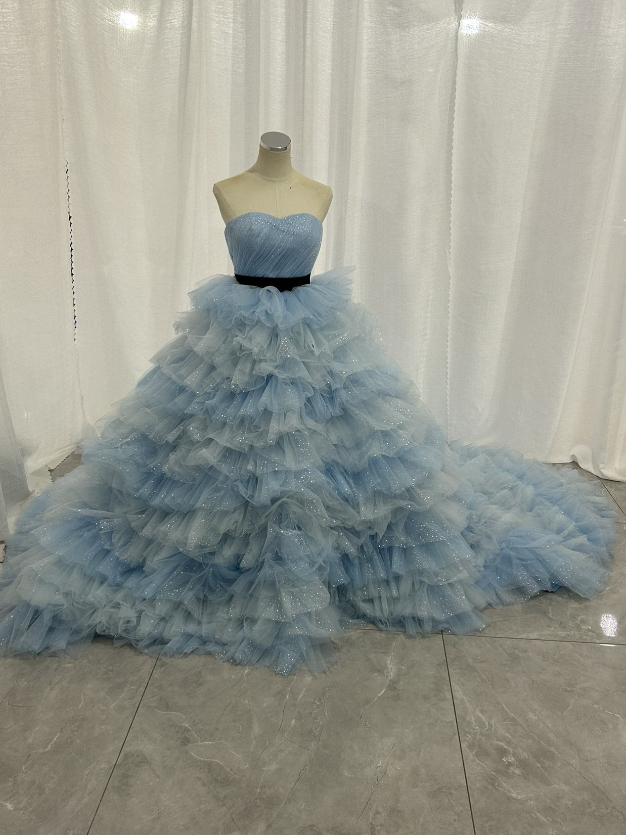 美品！カラードレス ブルーグレー ベアトップ キラキラチュール もこもこドレス ロングトレーン