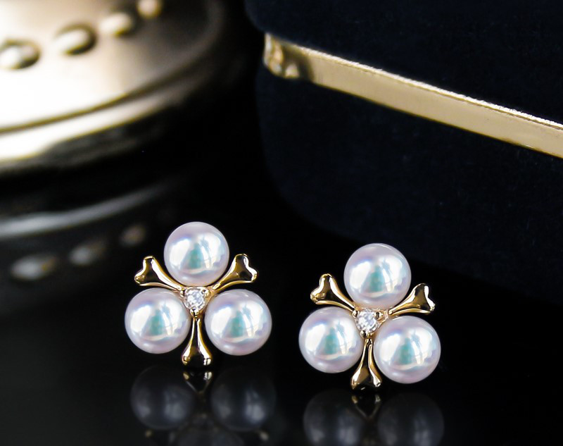 【La Corser】和風3珠デザイン 日本製 4.5-5mm アコヤ海水真珠ピアス 18Kゴールド 小花型ピアス ミラー加工