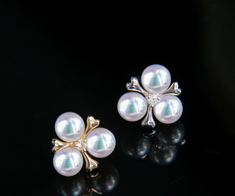 【La Corser】和風3珠デザイン 日本製 4.5-5mm アコヤ海水真珠ピアス 18Kゴールド 小花型ピアス ミラー加工