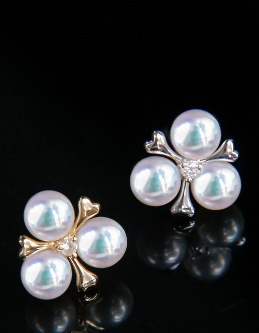 【La Corser】和風3珠デザイン 日本製 4.5-5mm アコヤ海水真珠ピアス 18Kゴールド 小花型ピアス ミラー加工