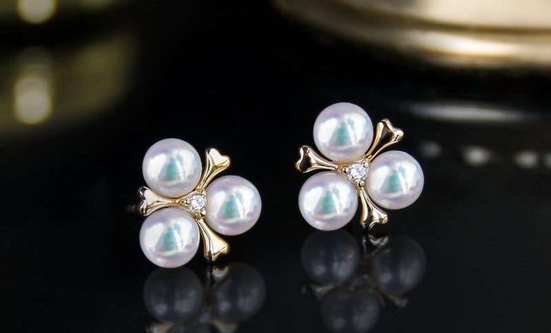 【La Corser】和風3珠デザイン 日本製 4.5-5mm アコヤ海水真珠ピアス 18Kゴールド 小花型ピアス ミラー加工