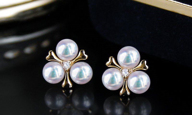 【La Corser】和風3珠デザイン 日本製 4.5-5mm アコヤ海水真珠ピアス 18Kゴールド 小花型ピアス ミラー加工