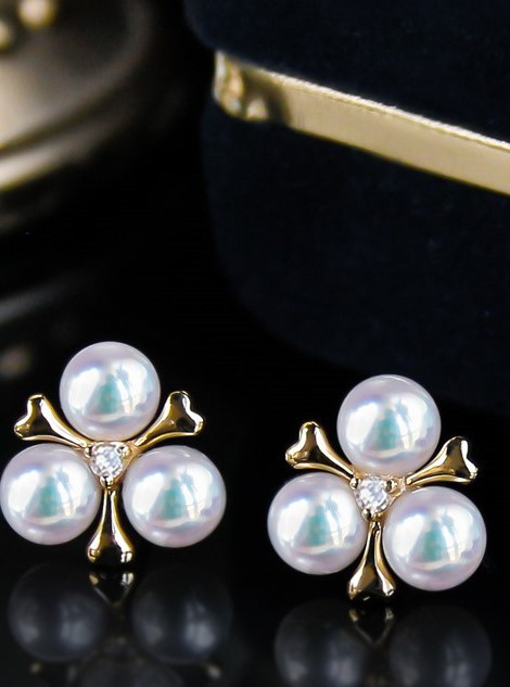 【La Corser】和風3珠デザイン 日本製 4.5-5mm アコヤ海水真珠ピアス 18Kゴールド 小花型ピアス ミラー加工