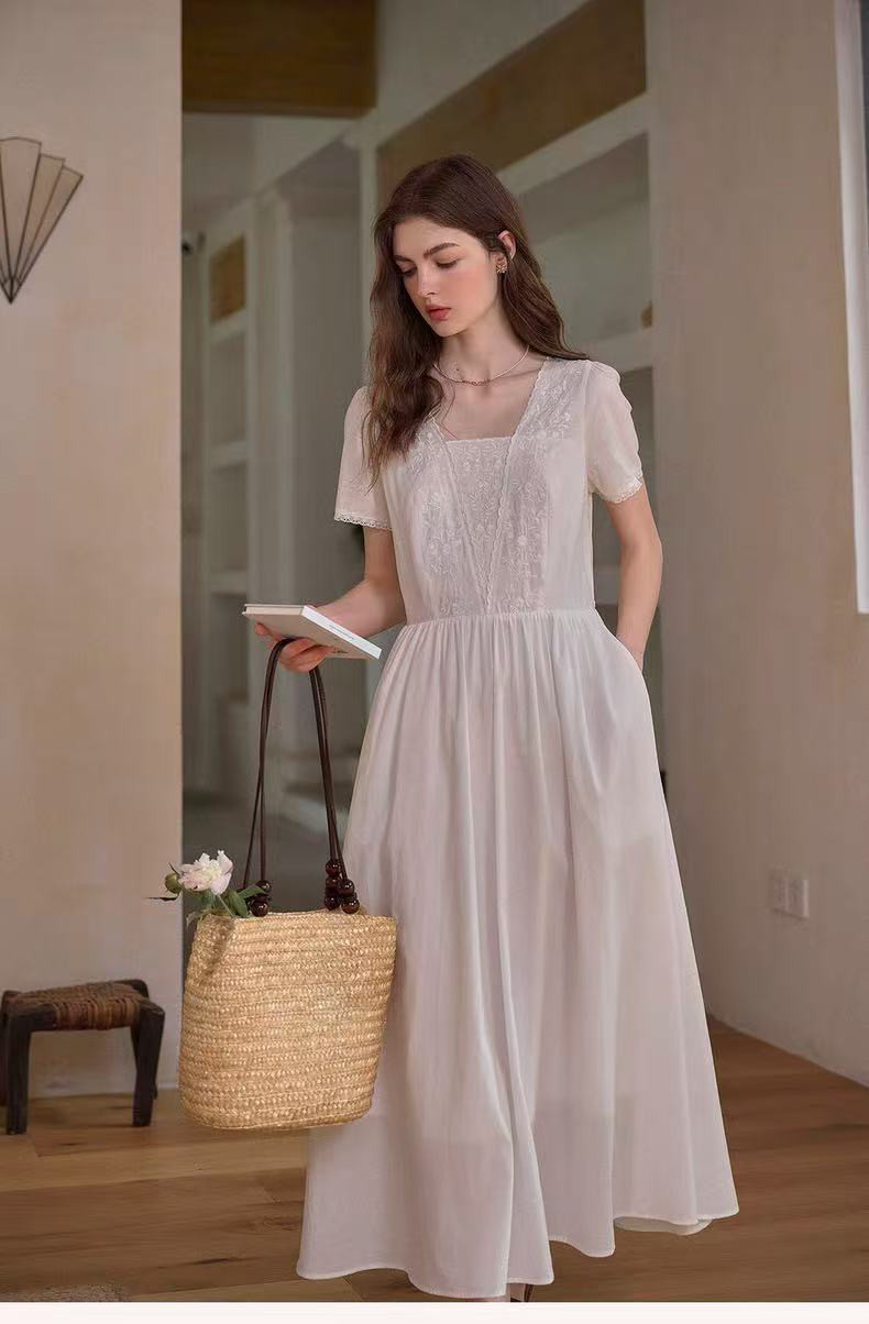 刺繍入りワンピース　半袖ワンピース　ハイウェストワンピース