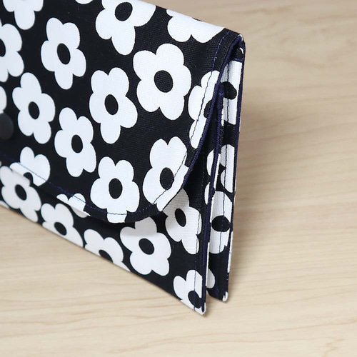 北欧風 モノクロ花柄ブラック×ネイビー マルチケース 母子手帳ケース